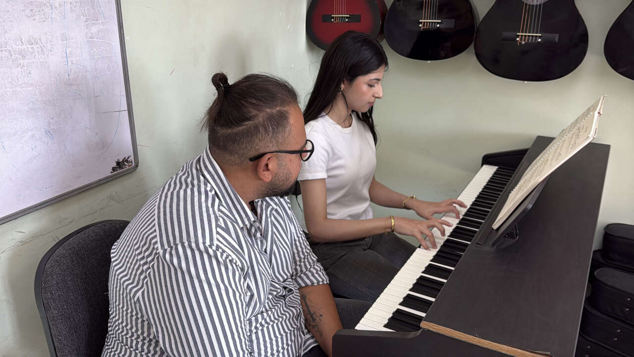 Semih öğretmen 9 gencin hayatına dokundu! Özlem’in yolu Konya’ya çıktı 4